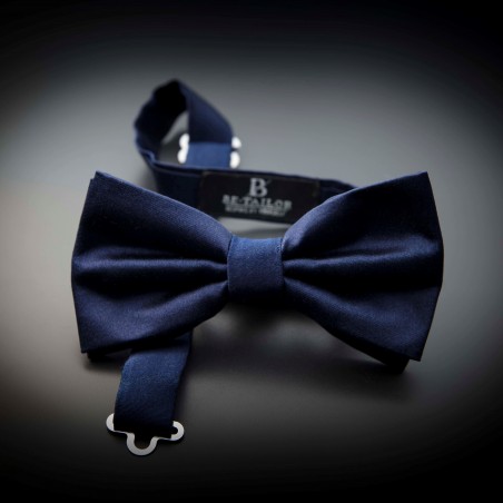 Noeud papillon homme pure soie - couleur unie bleu foncé Noeud papillon homme pure soie - couleur unie bleu foncé