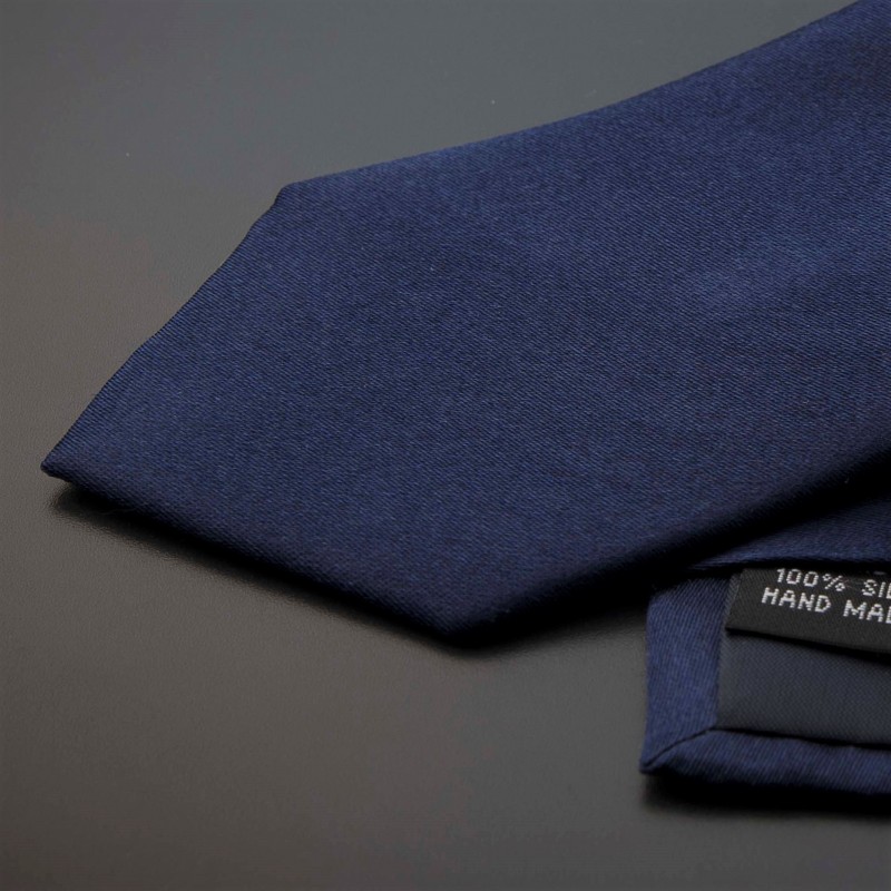 Cravate Homme 100% Soie - Motif Diamants Bleu Foncé, Crème Et Rouge - Marque V&A - Occasion